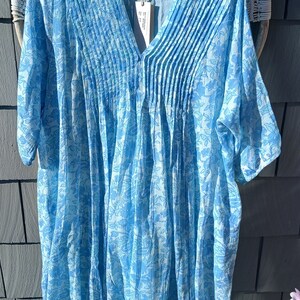 Blue Floral Cotton Gauze Midi Dress With Pockets – Travel Friendly Pleated Design — photo 4