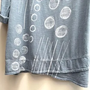 The Dot N Line Tulip Hem Cotton Top: V-Neck Mineral Wash, Usa Made — photo 3